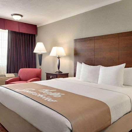 Days Inn By Wyndham Whitmore Lake Экстерьер фото
