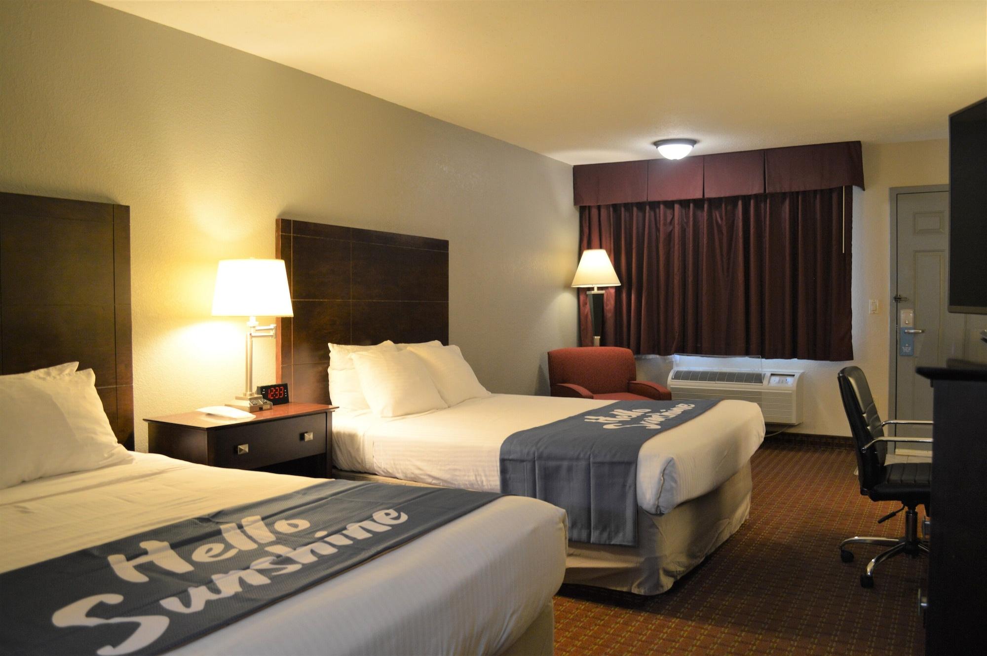 Days Inn By Wyndham Whitmore Lake Экстерьер фото