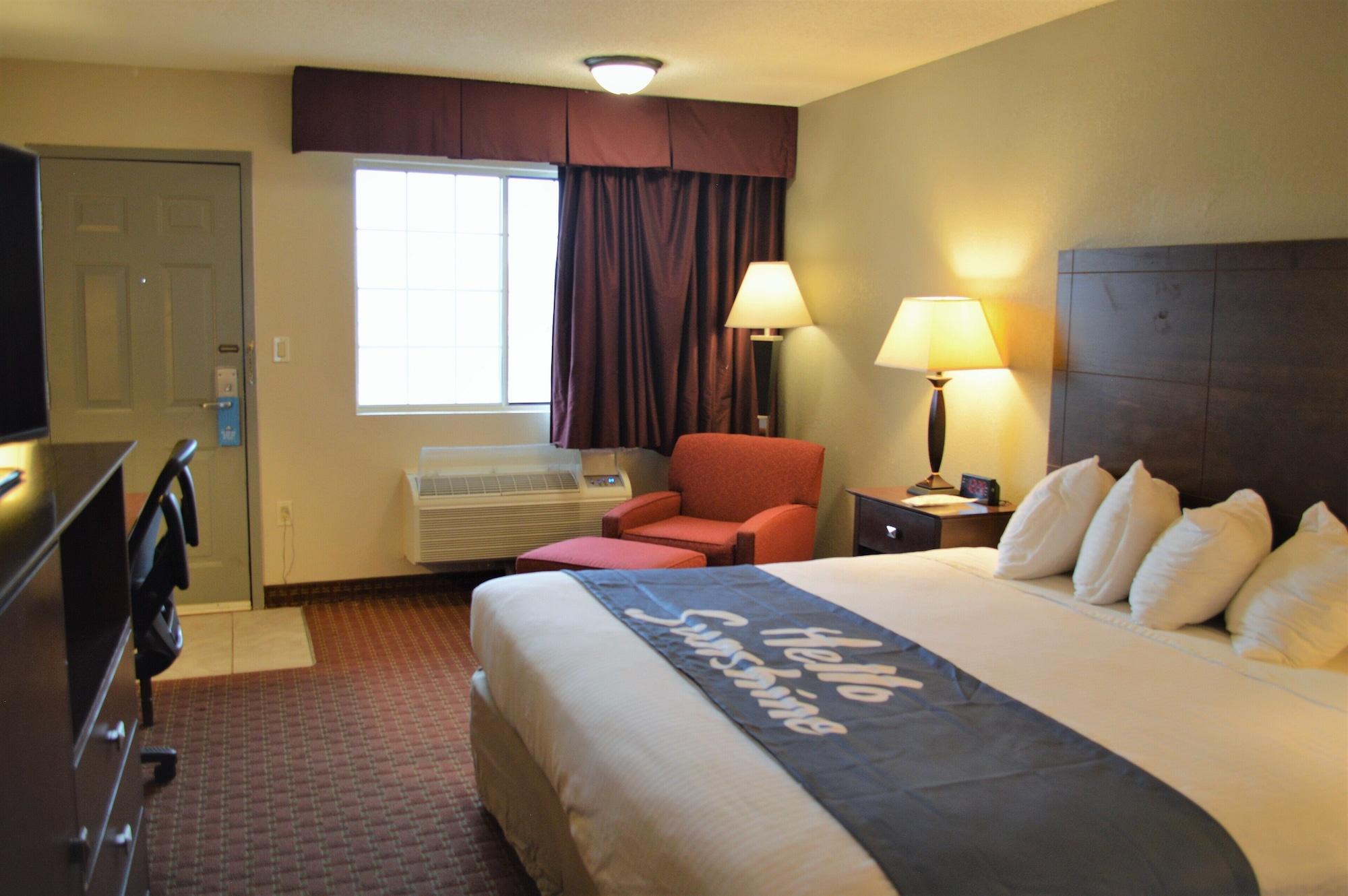 Days Inn By Wyndham Whitmore Lake Экстерьер фото