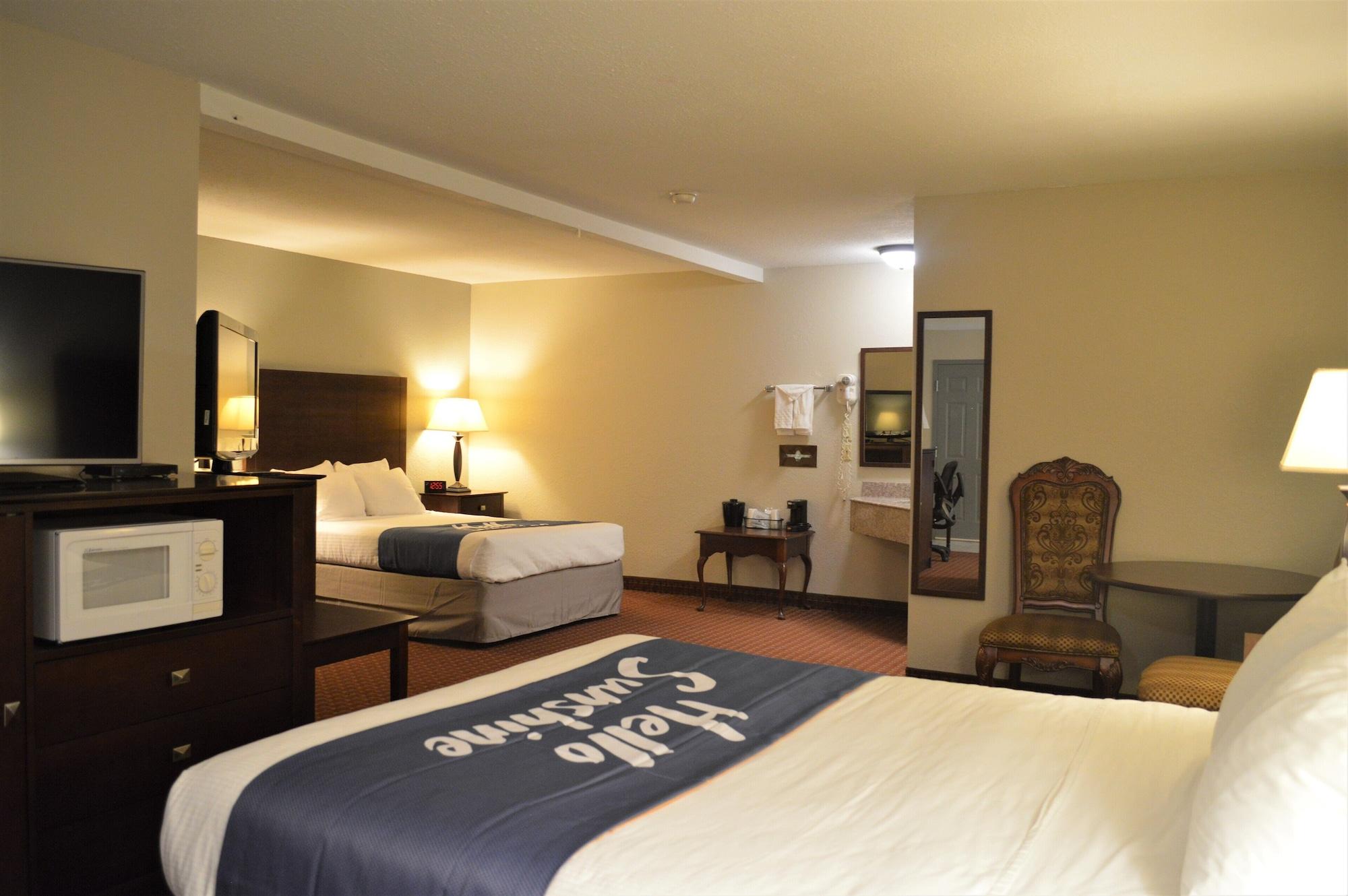 Days Inn By Wyndham Whitmore Lake Экстерьер фото