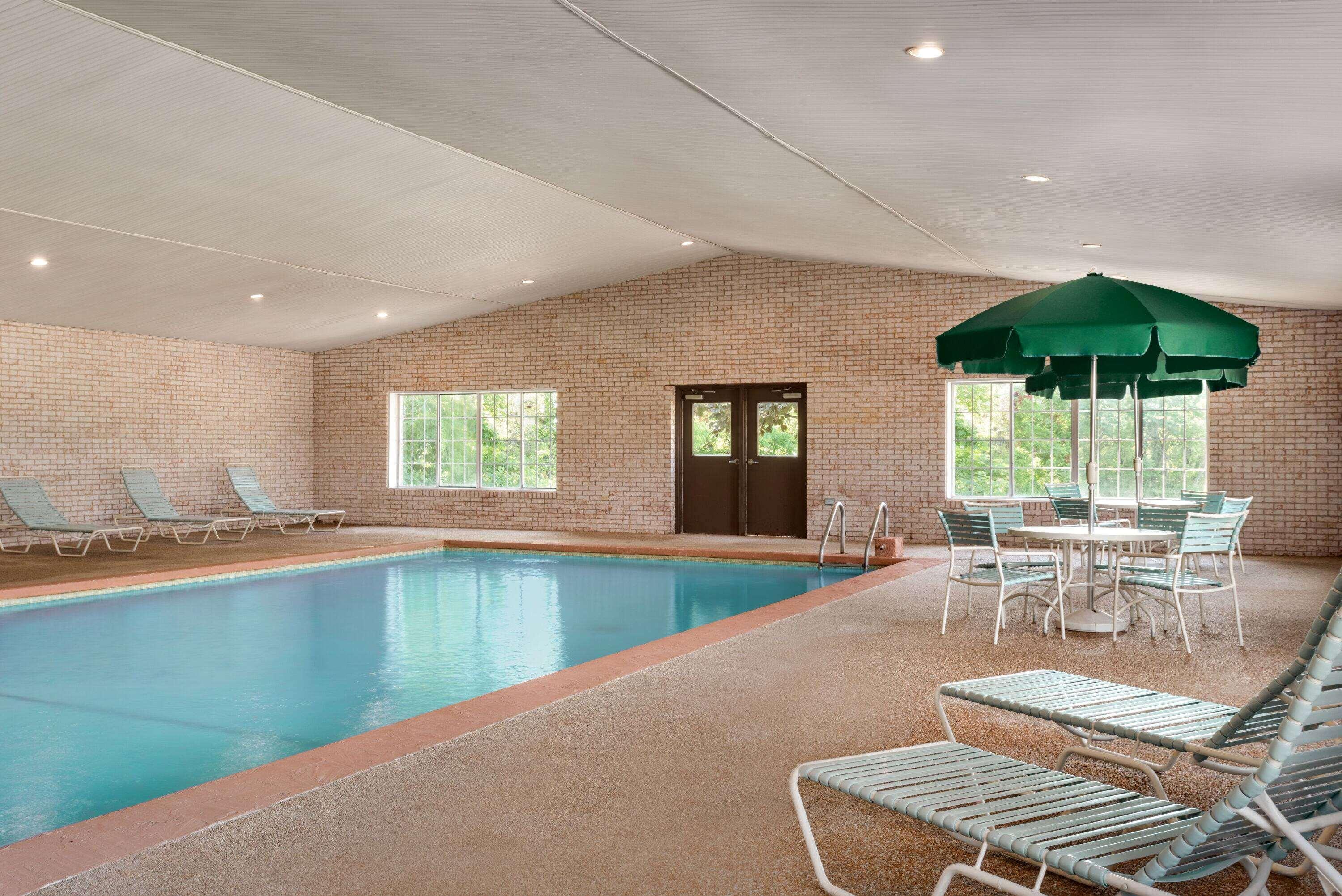 Days Inn By Wyndham Whitmore Lake Экстерьер фото
