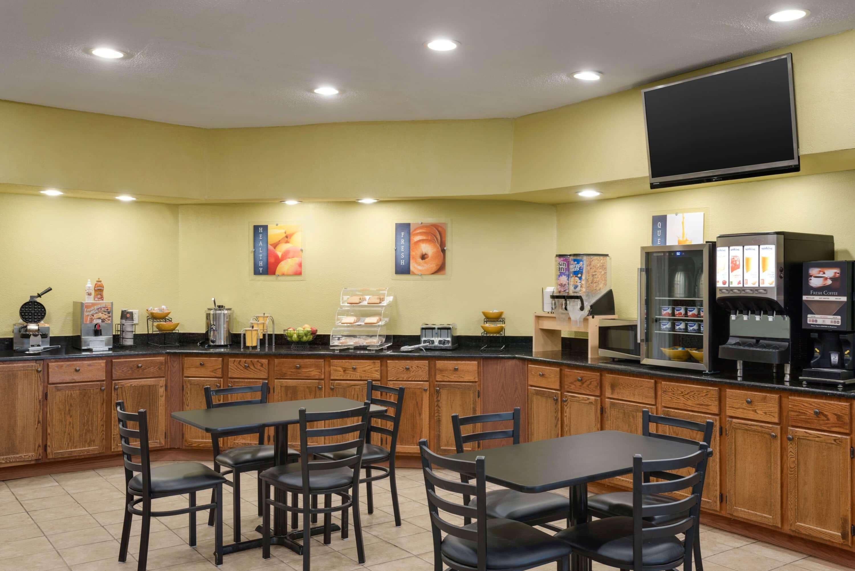 Days Inn By Wyndham Whitmore Lake Экстерьер фото