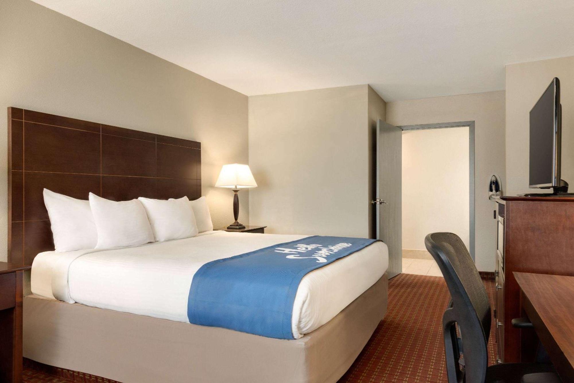 Days Inn By Wyndham Whitmore Lake Экстерьер фото