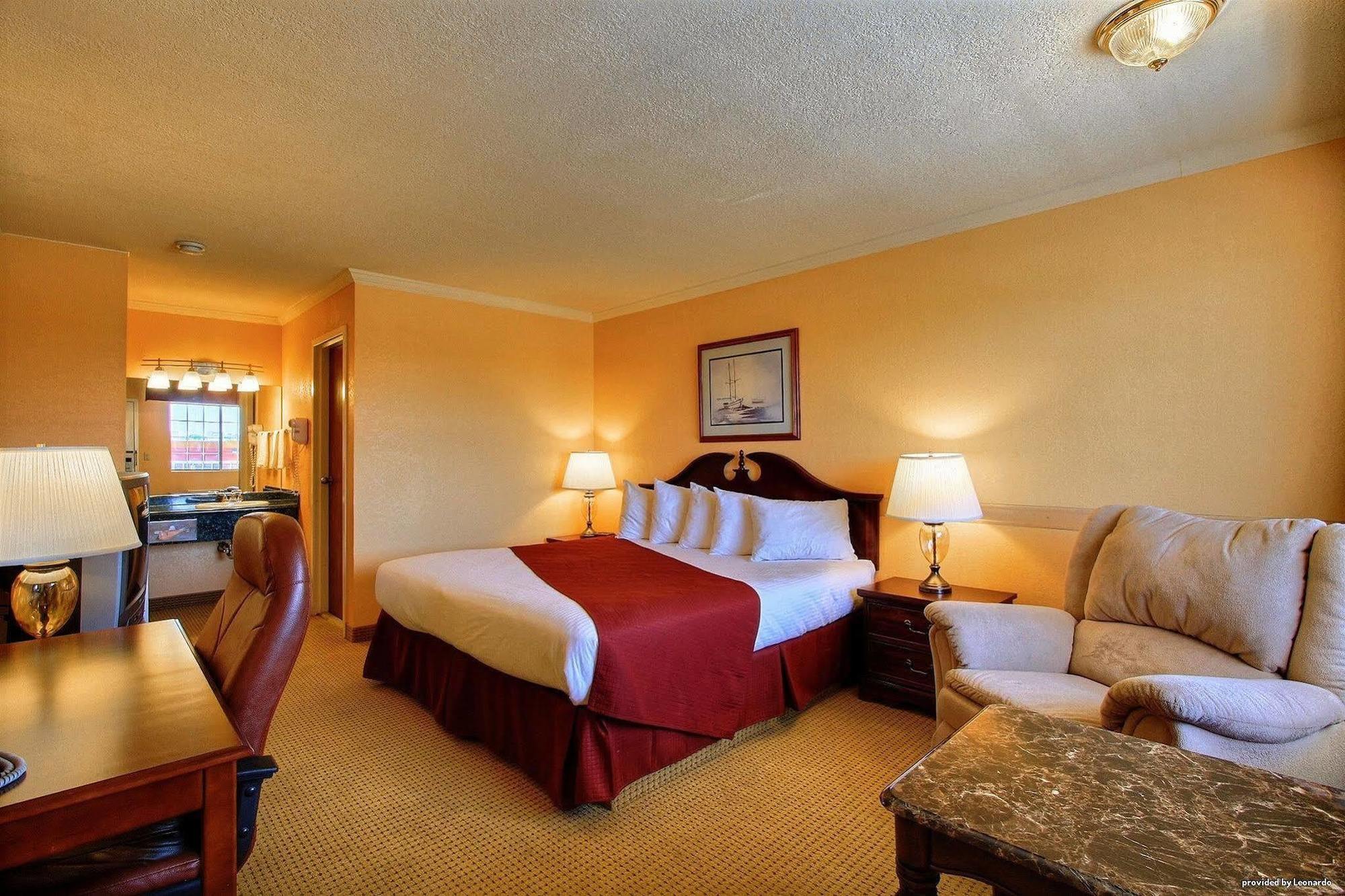Days Inn By Wyndham Whitmore Lake Экстерьер фото