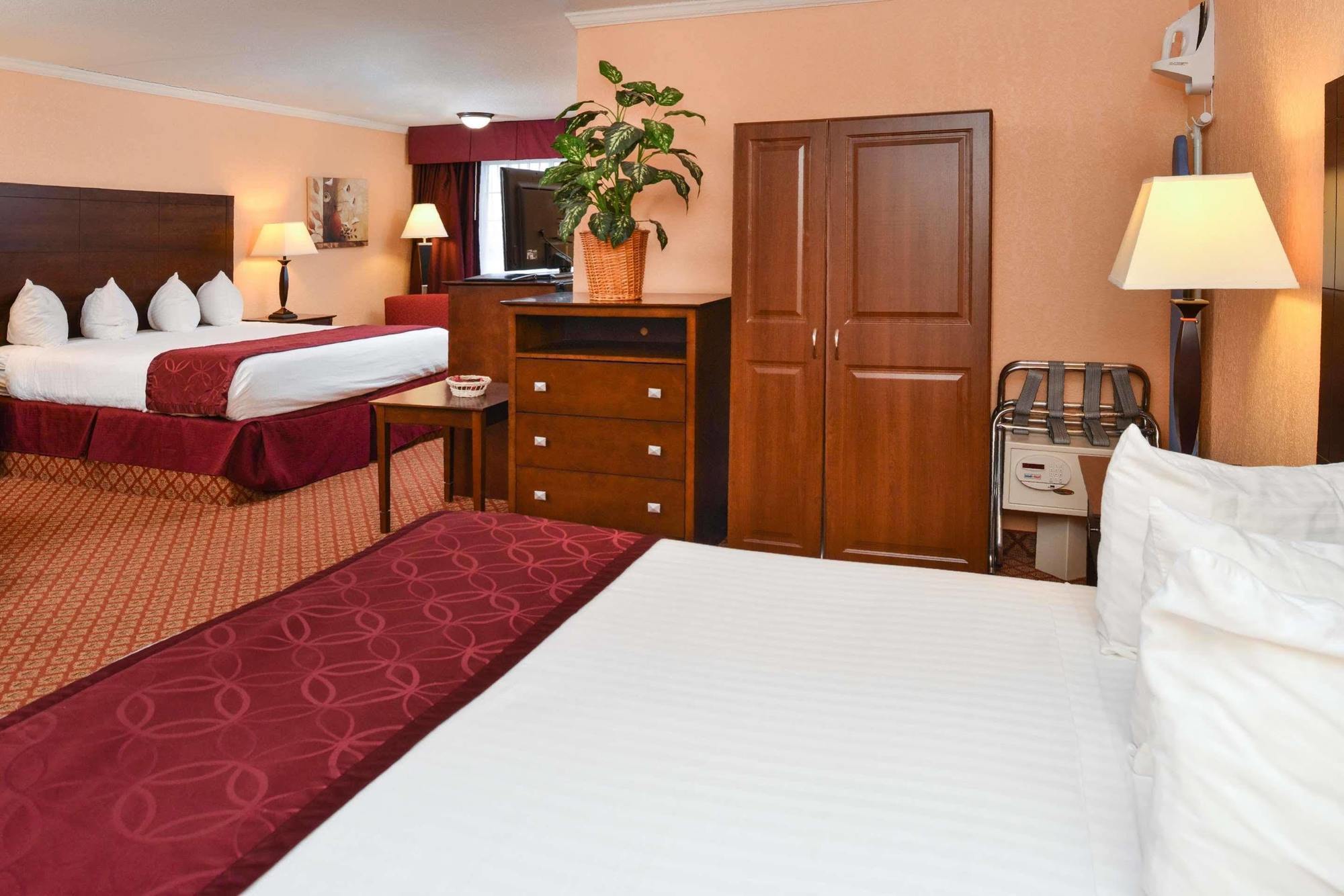 Days Inn By Wyndham Whitmore Lake Экстерьер фото